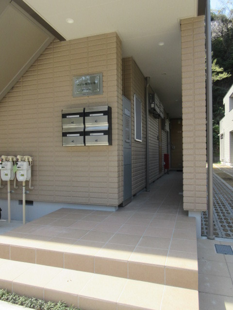 メゾン佐介ヶ谷のエントランス|清掃の行き届いた共有部