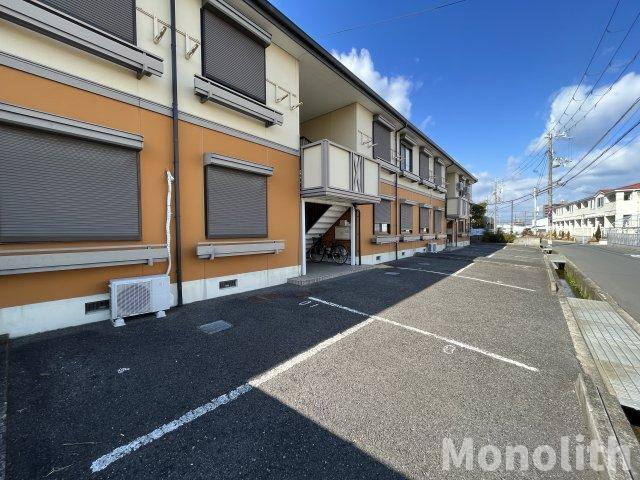 フレグランス高松の駐車場