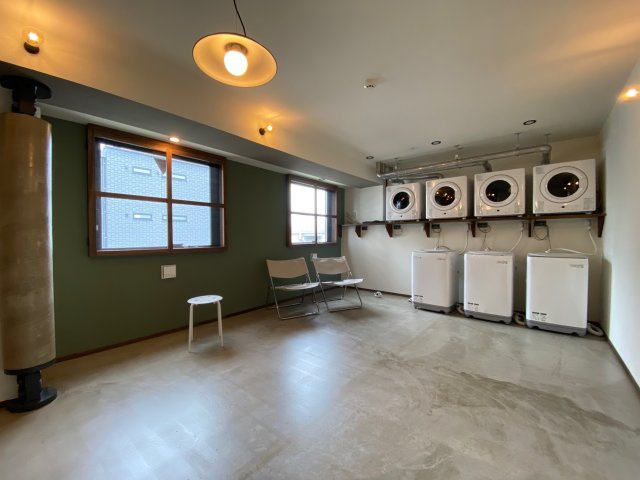 シェアハウスOttO（オット）のその他共用部分|広々としたランドリールーム、ガス乾燥機付きです。