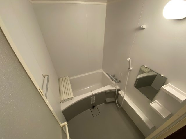 シェアハウスOttO（オット）の浴室|共用のバスルーム、とても綺麗です。