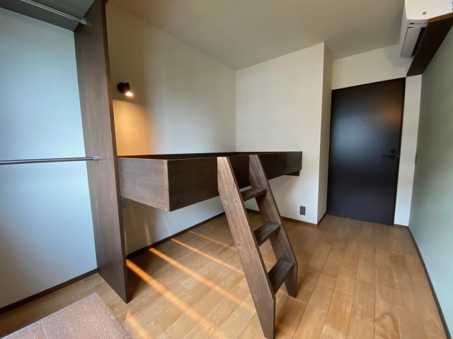 シェアハウスOttO（オット）の寝室|ベッド下のスペースを有効活用できます。