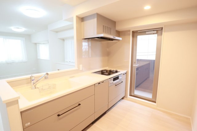 【キッチン】 | アダージュ原五番館 | 食洗機つきなので、忙しい朝もサッと片づけできていつでもキレイなキッチンをキープできます