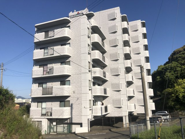 【外観】 | アルフィーネ春日公園 | JR、西鉄のWアクセス可能です。駐車場は居住者1台確保可能なので車をお持ちの方でも安心です