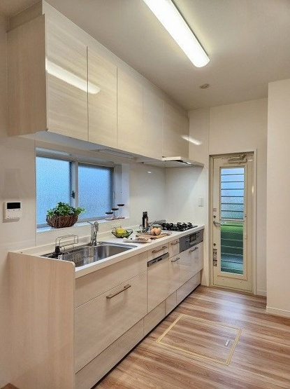 【バルコニー】 | 糟屋郡新宮町湊坂６丁目　戸建て | 南向きのバルコニーは陽当り良好で、たっぷりのお洗濯物もよく乾きます