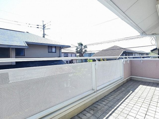 【前面道路含む現地写真】 | 角地なので陽当りが良く見通しも良好です