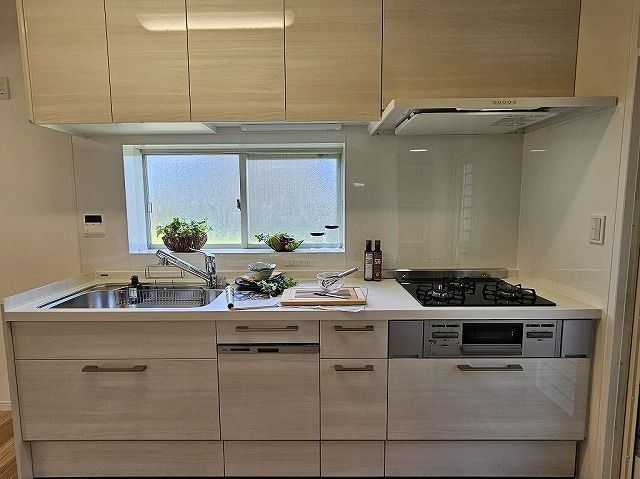 【浴室】 | 糟屋郡新宮町湊坂６丁目　戸建て | 雨の日でも洗濯に困らない浴室乾燥機、いつでも暖かいお風呂に入れる追い焚き機能付き