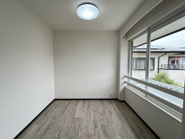 【洋室】 | 糟屋郡宇美町四王寺坂３丁目 戸建て | 4.5帖の洋室。シンプルなお部屋なので寝室におススメです