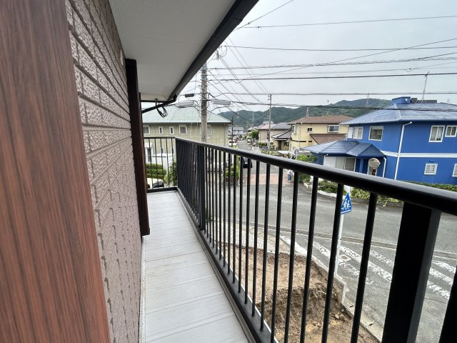 【バルコニー】 | 糟屋郡宇美町四王寺坂３丁目 戸建て | バルコニー幅が広く、陽当りが良いのでお洗濯物を干すこともできます