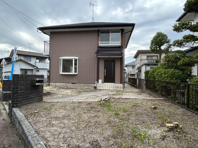 【その他】 | 糟屋郡宇美町四王寺坂３丁目 戸建て | 玄関前に広々としたお庭。陽当りが良くガーデニングや家庭菜園なども楽しめそうです