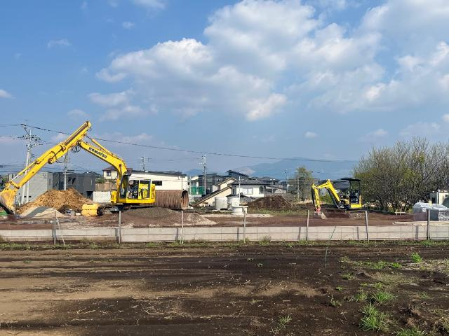 Ｃｈａｍｐ　ｄｅ　ｐｉｅｒｒｅの外観|建築現場