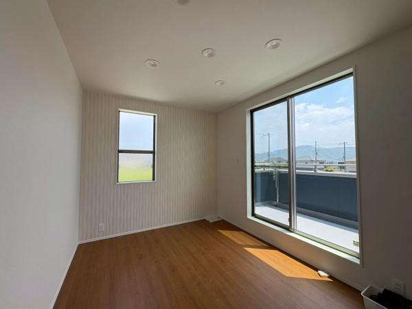 岩出市曽屋6-53　新築戸建の洋室