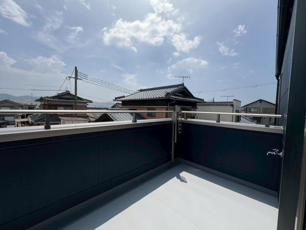 岩出市曽屋6-53　新築戸建のバルコニー