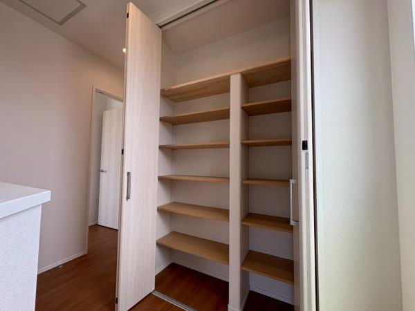 岩出市曽屋6-53　新築戸建の収納