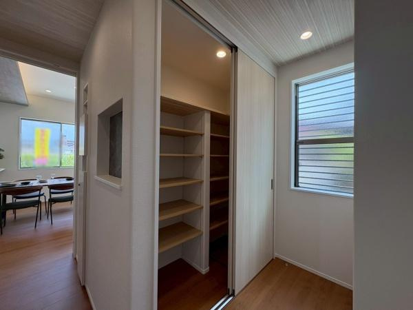 岩出市曽屋6-53　新築戸建の内装