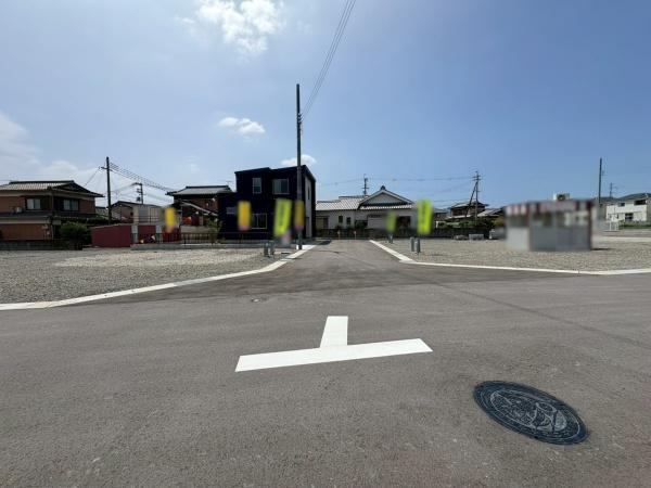 岩出市曽屋6-53　新築戸建の前面道路含む現地写真