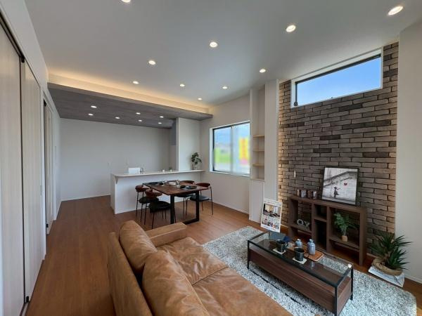 岩出市曽屋6-53　新築戸建の居間・リビング