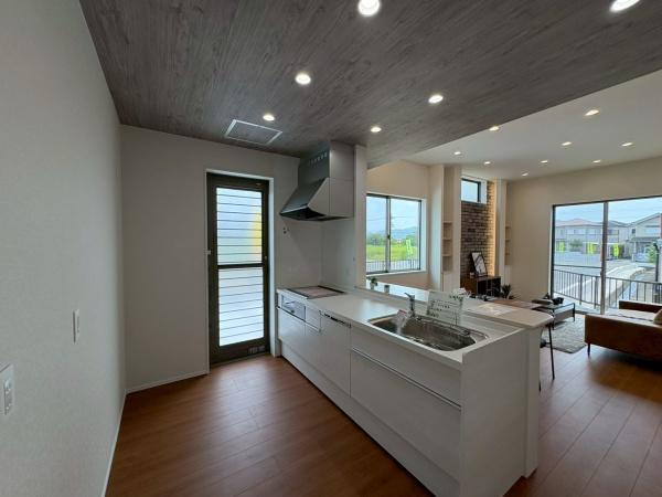 岩出市曽屋6-53　新築戸建のキッチン