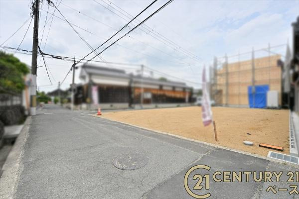 磯城郡田原本町大字藥王寺の売地の前面道路含む現地写真|■現地撮影写真■ドラックストアなど商業施設が徒歩圏内に近接しています。