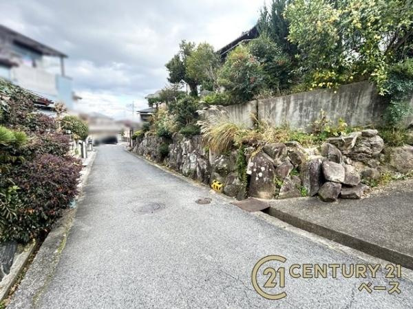 北葛城郡王寺町畠田６丁目　建築条件なし土地の前面道路含む現地写真|小・中学校まで徒歩圏内とお子様の通学も安心！