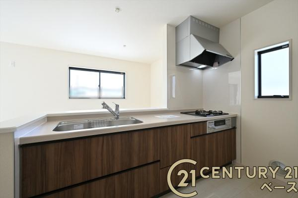 リーブルガーデン曽我町 ４号棟 ／新築一戸建のキッチン|■現地撮影写真■家族とのコミュニケーションがとりやすい人気のカウンターキッチン！