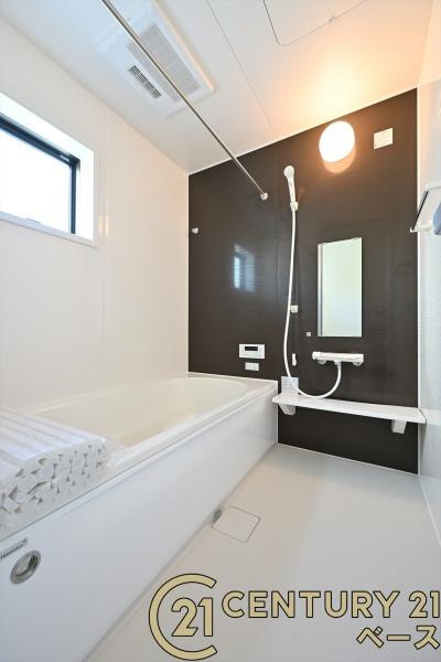 リーブルガーデン曽我町 ４号棟 ／新築一戸建の浴室|■現地撮影写真■ゆったりしたサイズの浴室！足を伸ばしての入浴は疲れも癒してくれます！