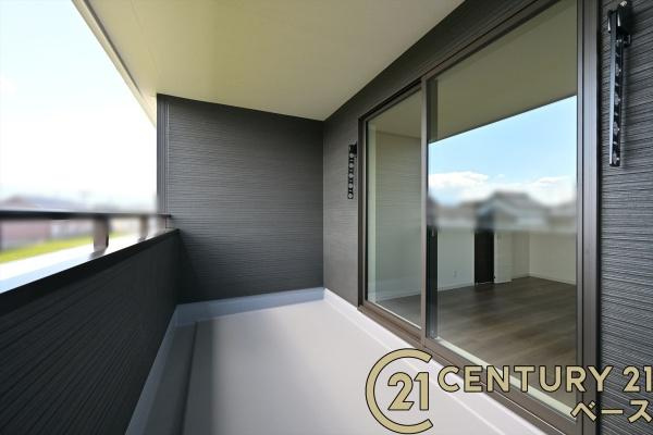 リーブルガーデン曽我町 ３号棟 ／新築一戸建のバルコニー|■現地撮影写真■日当たりのよい広々としたバルコニー！