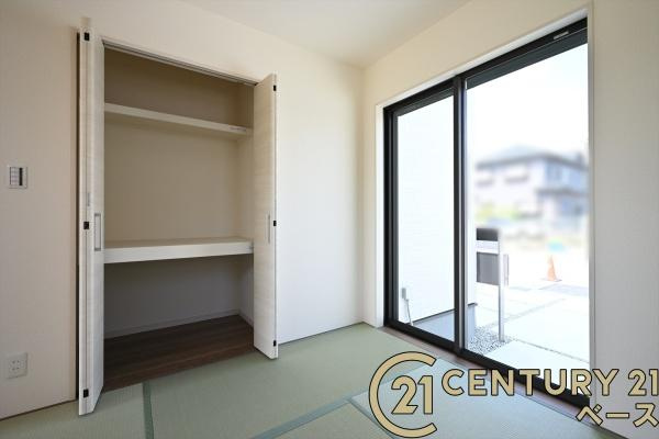 リーブルガーデン曽我町 ３号棟 ／新築一戸建の収納|■現地撮影写真■あると便利な和室収納を完備！