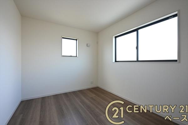 リーブルガーデン曽我町 ３号棟 ／新築一戸建の洋室|■現地撮影写真■明るい雰囲気の洋室です！