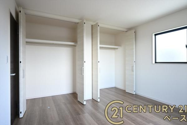 リーブルガーデン曽我町 ３号棟 ／新築一戸建の収納|■現地撮影写真■冬物のコートや季節のものなどたくさんしまえる広さ！
