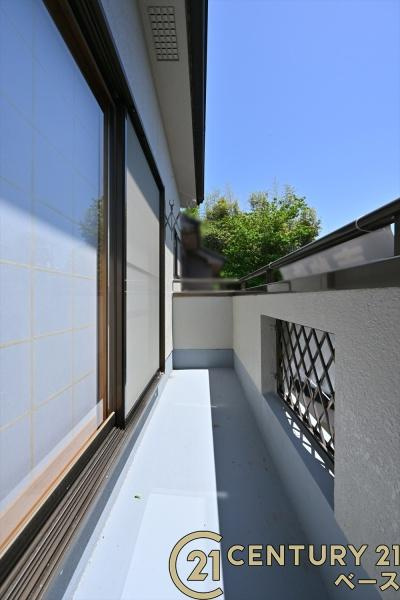 香芝市北今市６丁目　一戸建のバルコニー|■現地撮影写真■日当たりのよいバルコニー！洗濯物もよく乾きます！