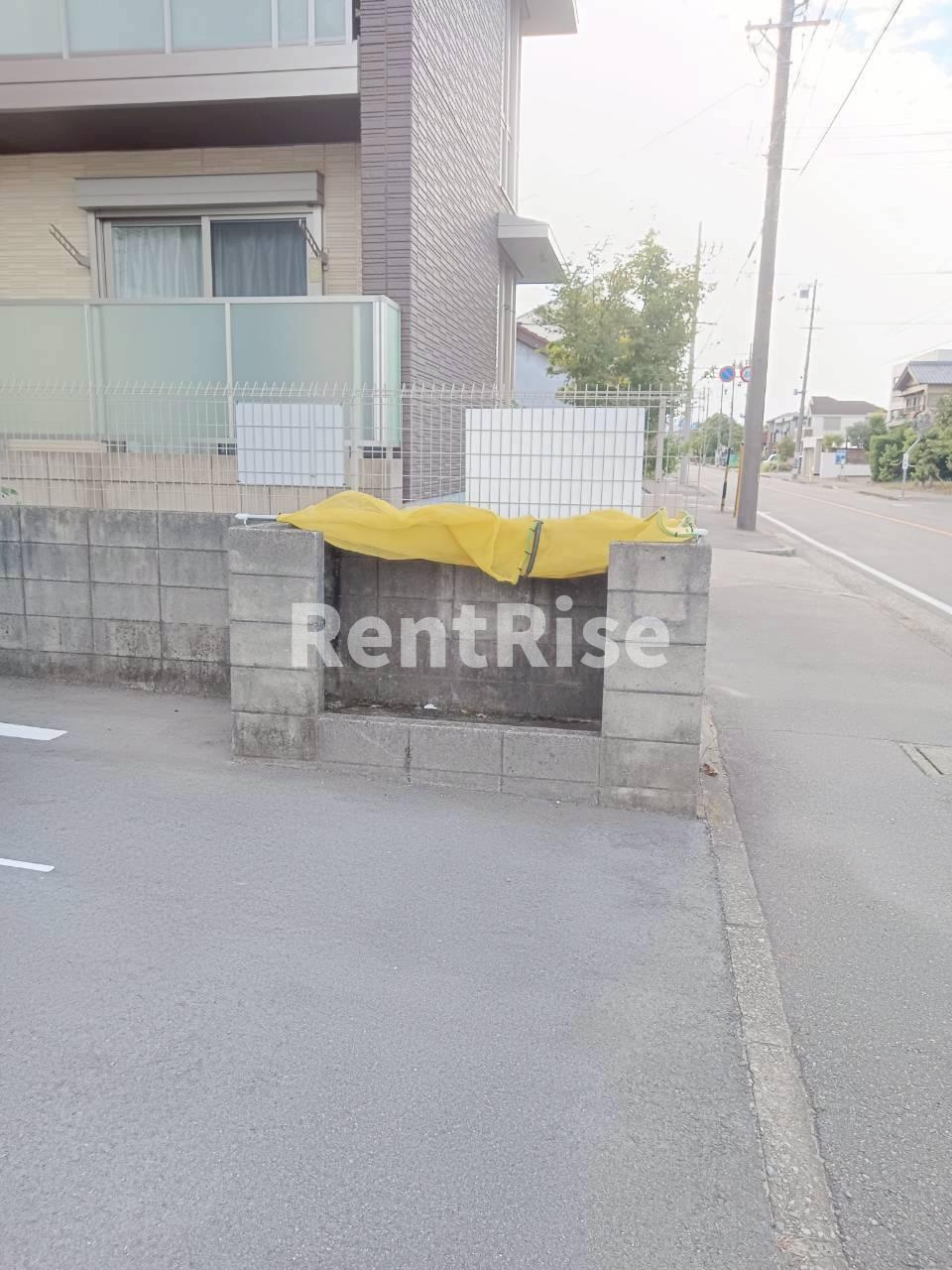 ハイツ森鷹2番館の駐車場