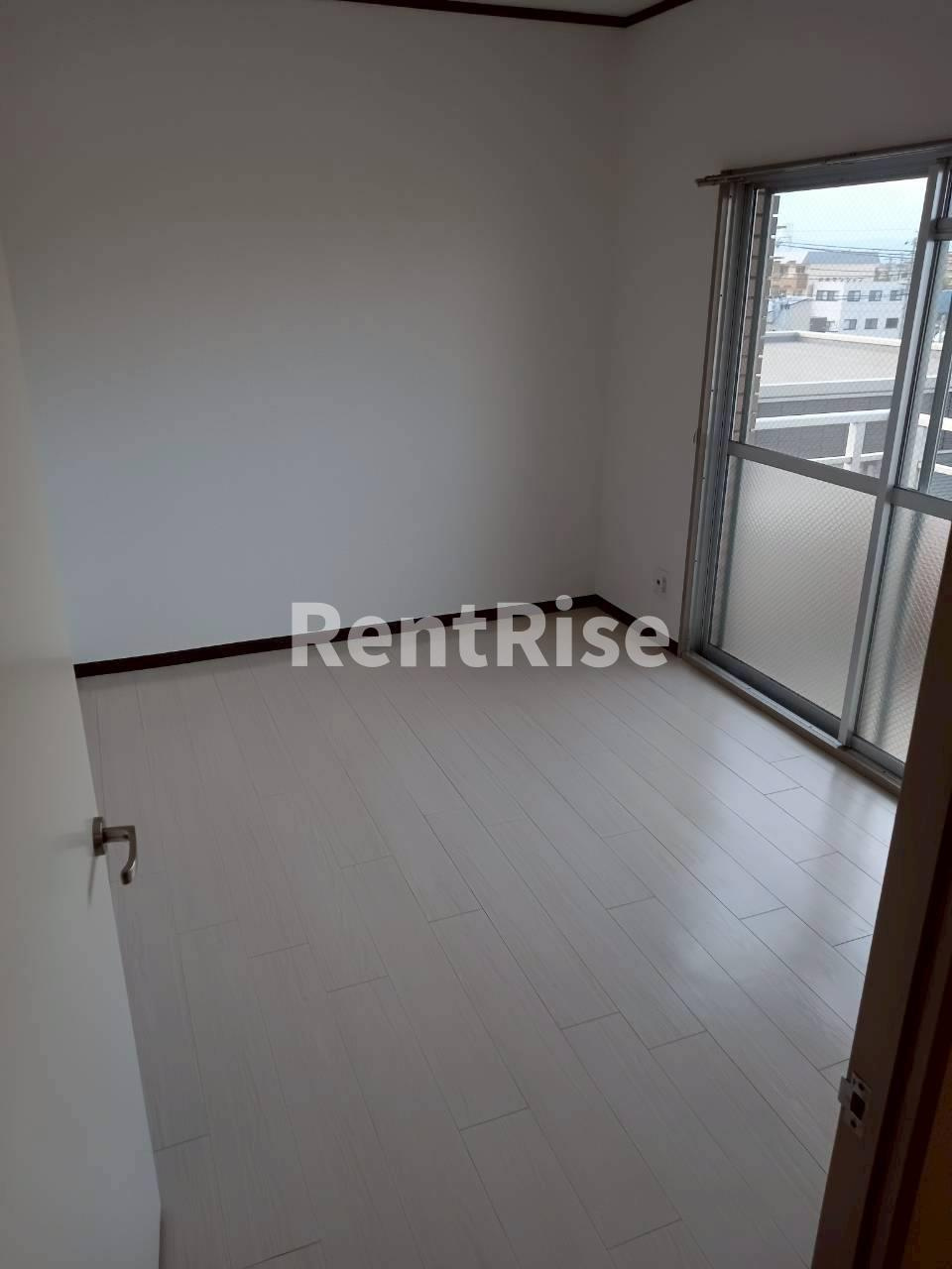 ハイツ森鷹2番館の居間・リビング