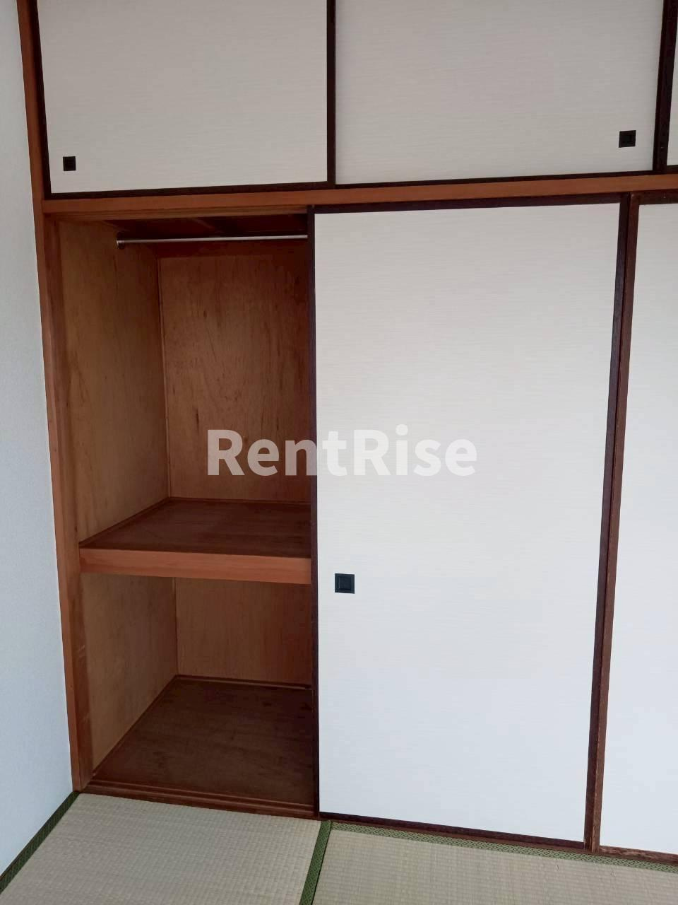 ハイツ森鷹2番館の収納