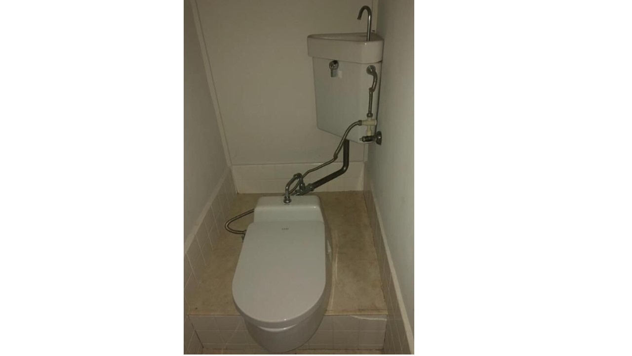 東京都杉並区上高井戸1丁目　収益マンションのトイレ