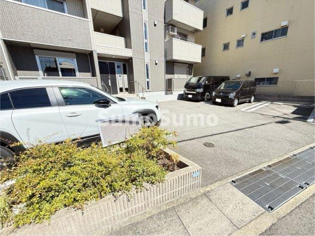 ディアコート住吉本町の駐車場