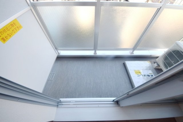 横浜市鶴見区市場富士見町　売り一棟マンション　築浅物件のバルコニー