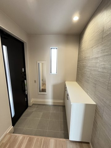 【玄関】 | 福岡市東区名島4丁目4期　1号棟（全2棟）【仲介手数料無料・0円】 | 現地写真。