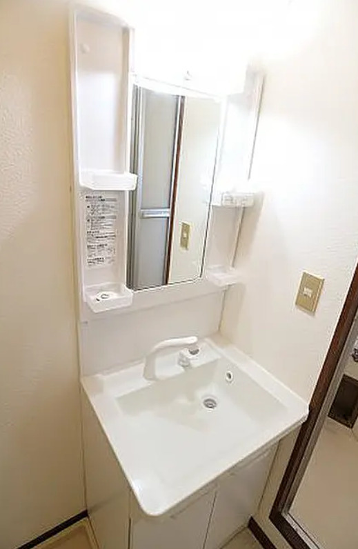 横浜市西区藤棚町1丁目　売ビル　の独立洗面台