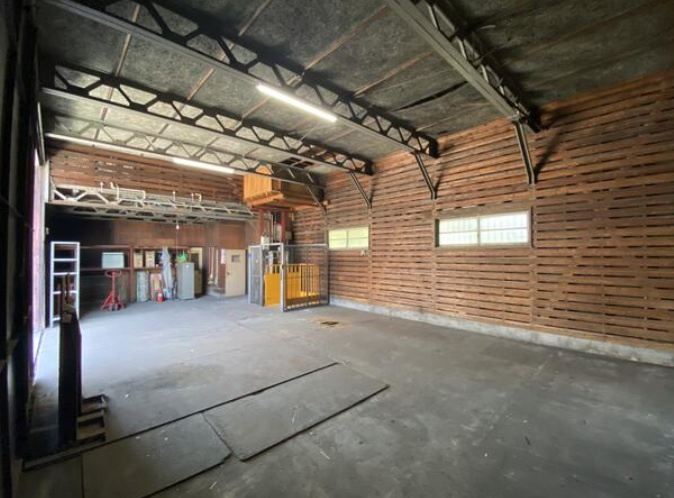松戸市小山の倉庫の内装
