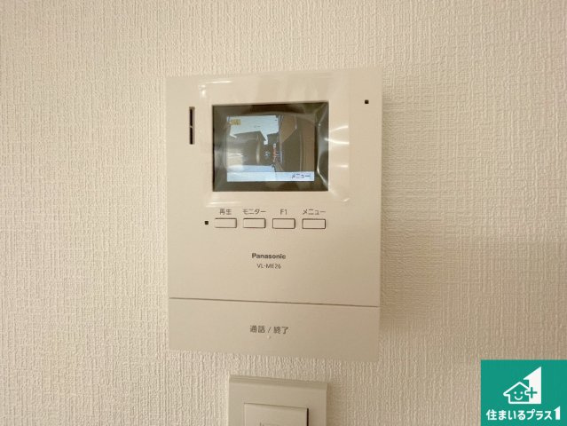 亀岡市篠町篠下中筋　第1期　新築一戸建ての防犯設備|カラーモニターインターホン！声だけでなく来訪者の姿や顔がモニターで確認できるので、小さなお子様がいらっしゃるご家庭でも安心できます！