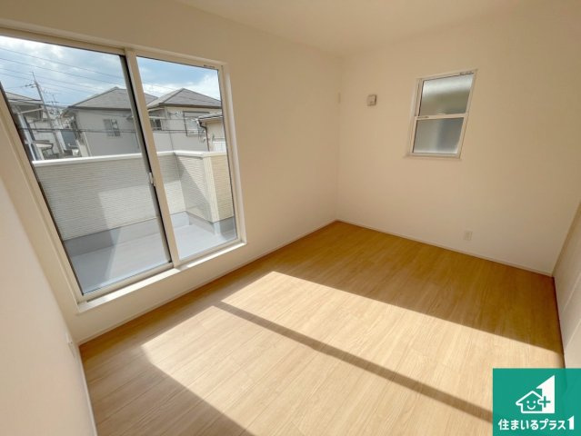 亀岡市篠町篠下中筋　第1期　新築一戸建ての洋室|シンプルな洋室は、自分好みのインテリアが楽しめます♪ご家族とインテリアや家具を選びに行くのは新築購入時の醍醐味の一つです。ぜひお楽しみください♪