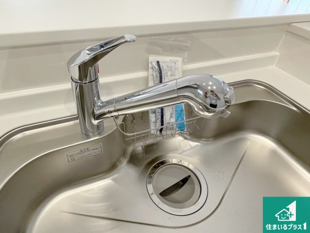 亀岡市篠町篠下中筋　第1期　新築一戸建ての設備|浄水器を内蔵！炊飯時、お茶を作る時に安心してお水を使えます！お湯と冷水、浄水と原水、シャワーの切替えもワンタッチです！