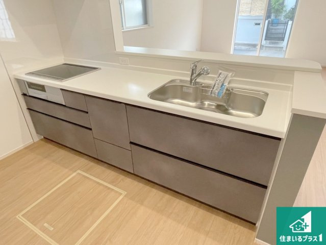 亀岡市篠町篠下中筋　第1期　新築一戸建てのキッチン|対面キッチンでご家族のコミュニケーションも自然と増える設計！