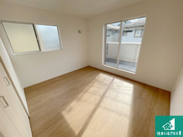 亀岡市篠町篠下中筋　第1期　新築一戸建ての洋室|シンプルな洋室は、自分好みのインテリアが楽しめます♪ご家族とインテリアや家具を選びに行くのは新築購入時の醍醐味の一つです。ぜひお楽しみください♪