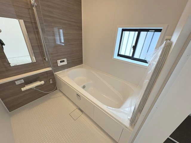 【浴室】 | 福岡市早良区原8丁目　E号棟（全5棟）【仲介手数料無料・0円】 | 現地写真。浴室です。