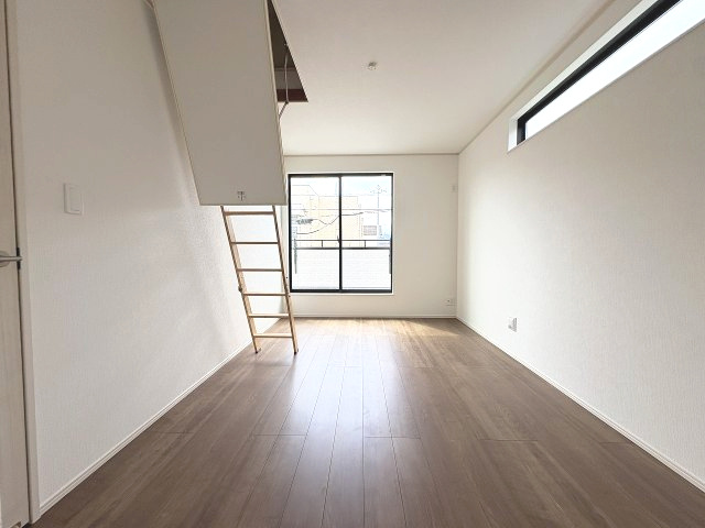 【寝室】 | 福岡市早良区原8丁目　E号棟（全5棟）【仲介手数料無料・0円】 | 現地写真。2階主寝室です。