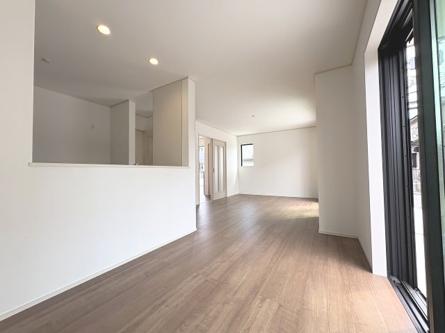 【居間・リビング】 | 福岡市早良区原8丁目　E号棟（全5棟）【仲介手数料無料・0円】 | 現地写真。