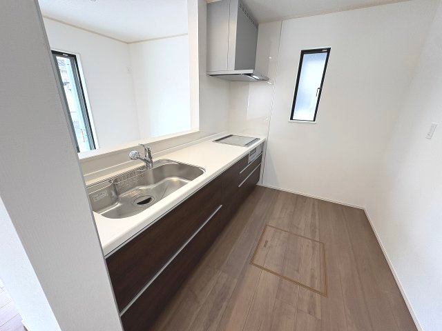 【キッチン】 | 福岡市早良区原8丁目　E号棟（全5棟）【仲介手数料無料・0円】 | 現地写真。