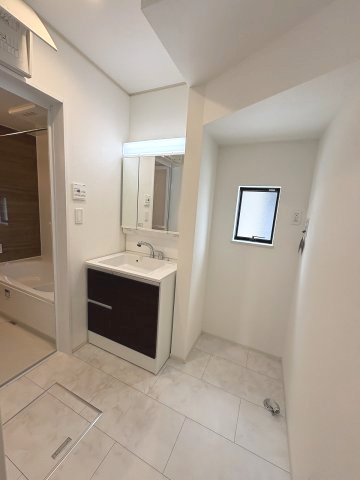 【洗面所】 | 福岡市早良区原8丁目　E号棟（全5棟）【仲介手数料無料・0円】 | 現地写真。