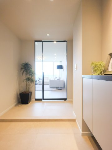 フォルム内藤町の玄関